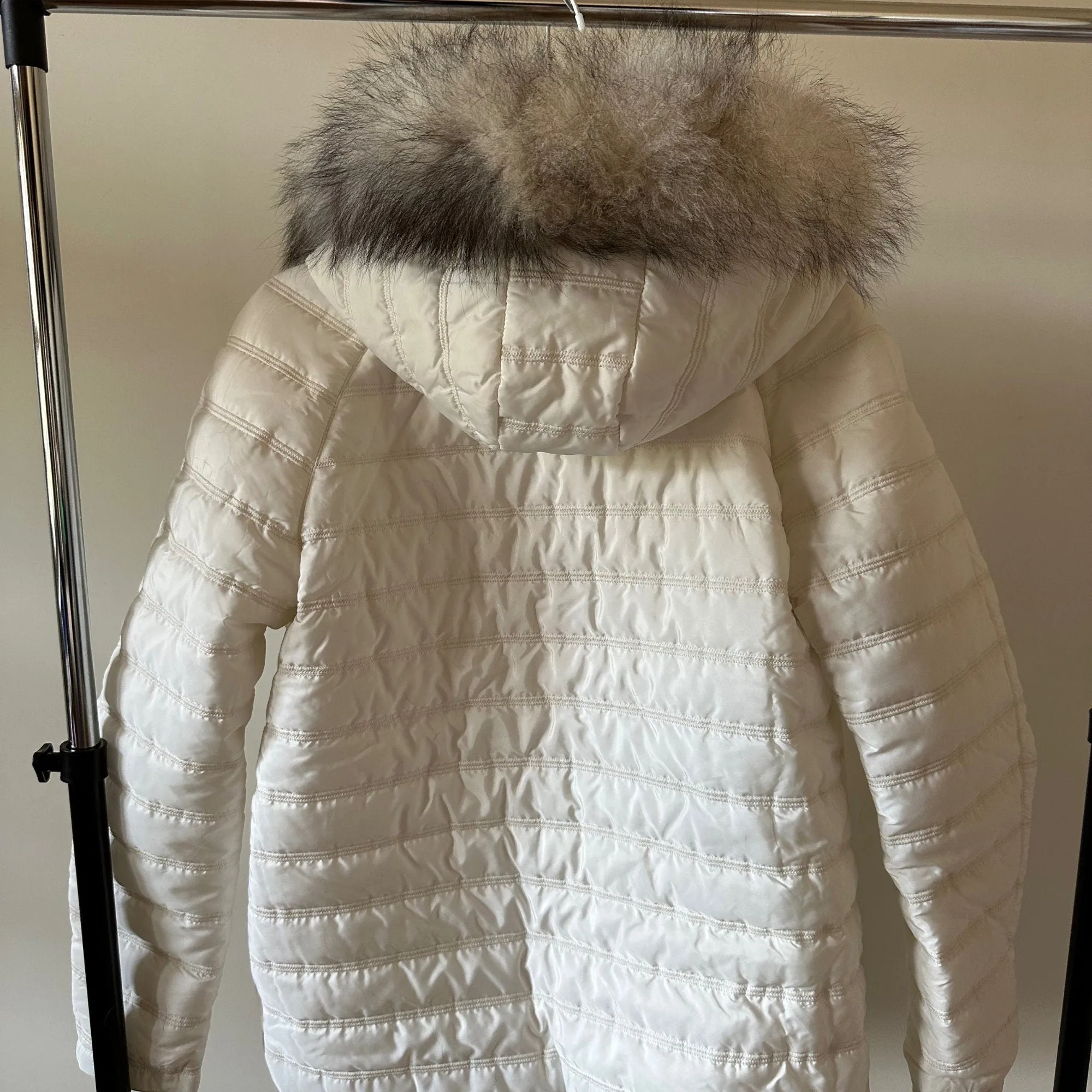 Puffer Cream Quilted Women's Mid-Season Jacket with Hood and Detachable Fox Fur Trim